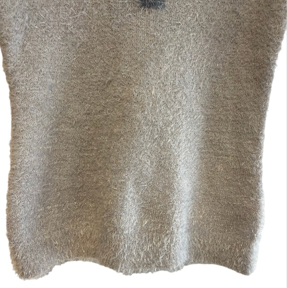 NWT C& C Women’s Short Sleeve Scoop Neck Fuzzy Light Gray Sweater size S - Picture 7 of 10